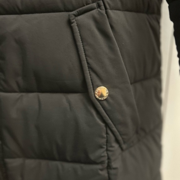 Laundry by Shelli Segal Women's Black Puffer Coat with Faux-Fur Hood - Picture 6 of 11